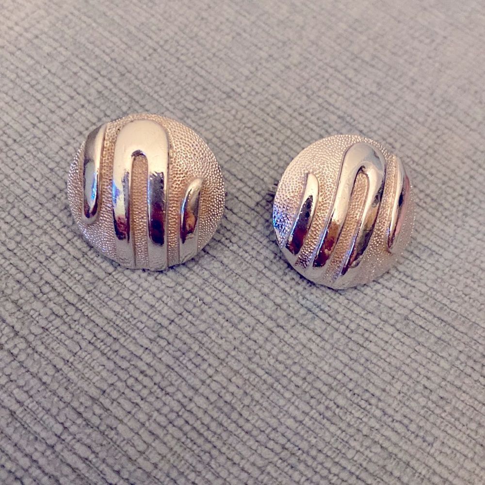 Vintage Trifari Crown Silver Round Clip On Earrings
